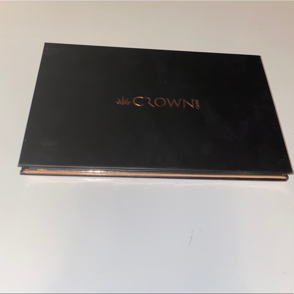 Crown pro Eyeshadow palette